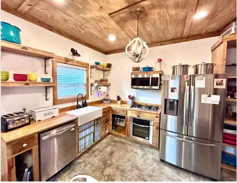 Kitchen - 1702 Camp Shelor Rd, Manning, SC 29102 photo 1 of 1