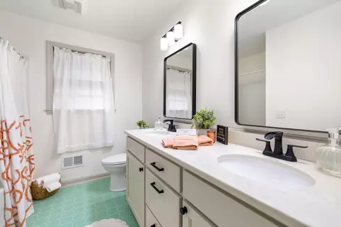 Bath - 2 Robbins Ave, Sumter, SC 29150 photo 1 of 4