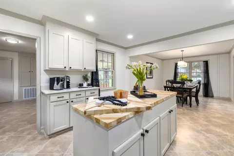 Kitchen - 2 Robbins Ave, Sumter, SC 29150 photo 1 of 4
