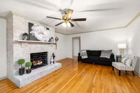 Living - 2 Robbins Ave, Sumter, SC 29150 photo 4 of 5