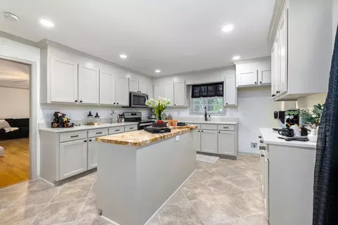 Kitchen - 2 Robbins Ave, Sumter, SC 29150 photo 4 of 4