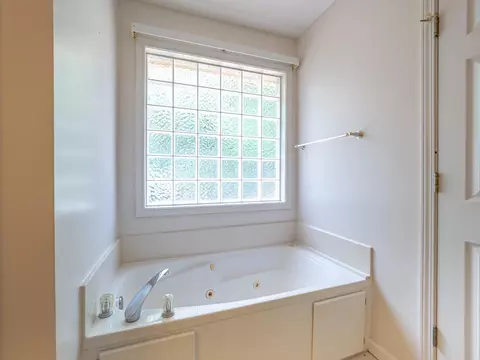 Bath - 70 Pinnacle Ct, Sumter, SC 29154 photo 3 of 6