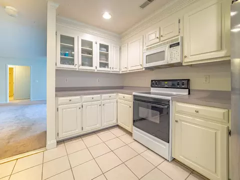 Kitchen - 70 Pinnacle Ct, Sumter, SC 29154 photo 2 of 4