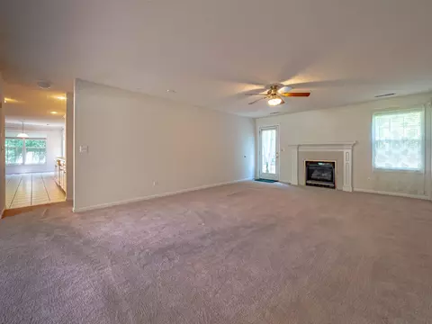 Living - 70 Pinnacle Ct, Sumter, SC 29154 photo 2 of 5