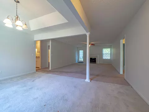 Living - 70 Pinnacle Ct, Sumter, SC 29154 photo 1 of 5