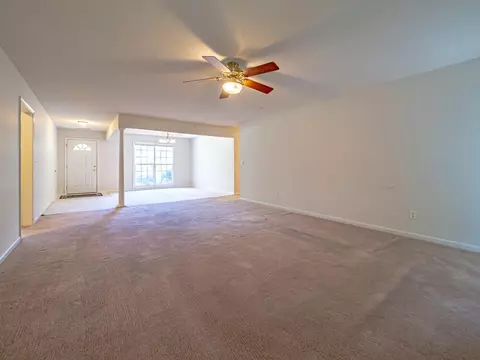 Living - 70 Pinnacle Ct, Sumter, SC 29154 photo 4 of 5