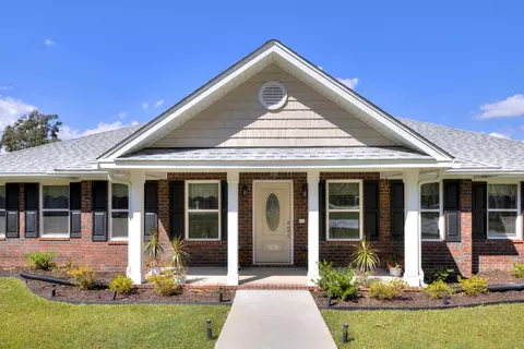 1226 Lesesne Dr, Manning, SC 29102