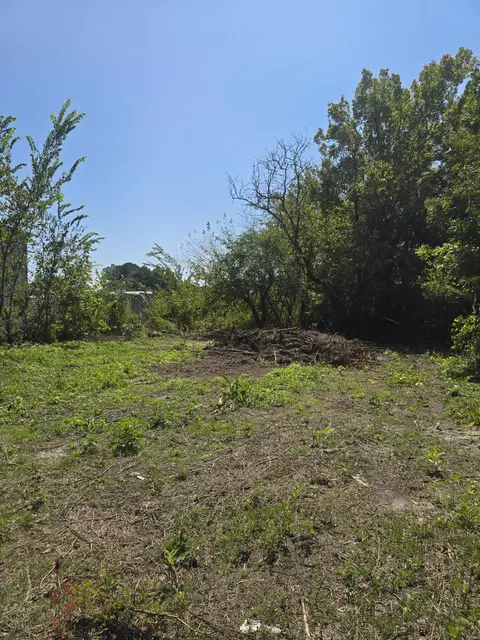 16 Republic St, Mayesville, SC 29104