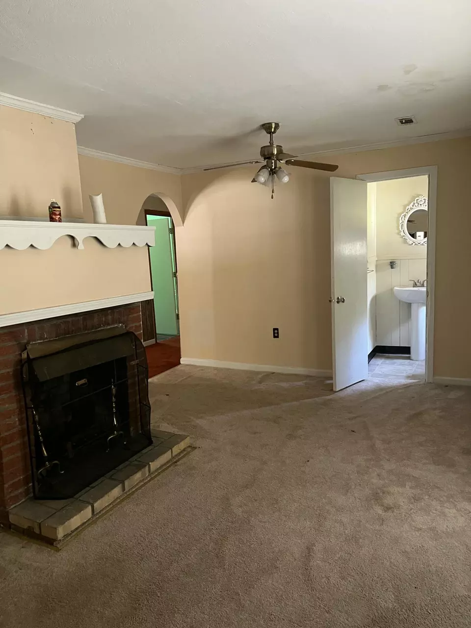 Living - 209 Peterson Ln, Manning, SC 29102 photo 3 of 3