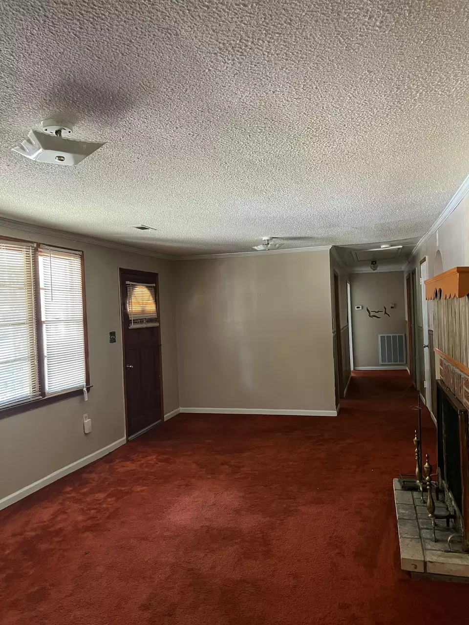 Living - 209 Peterson Ln, Manning, SC 29102 photo 1 of 3