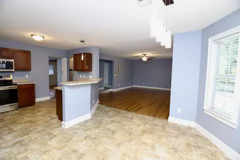 Living - 1113 Chivalry St, Sumter, SC 29154 photo 3 of 8