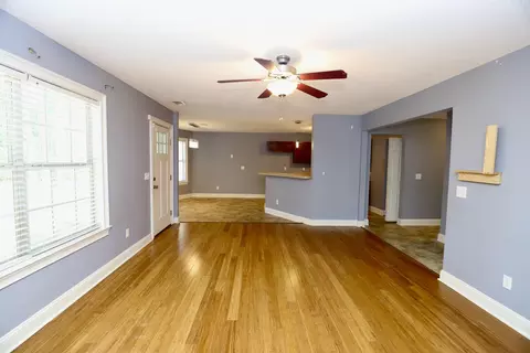 Living - 1113 Chivalry St, Sumter, SC 29154 photo 6 of 8