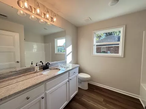 Bath - 3125 Foxcroft Cir, Sumter, SC 29154 photo 2 of 3