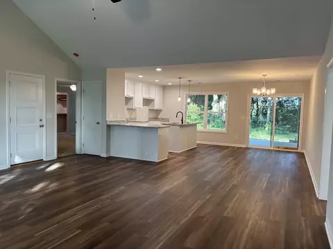 Living - 3125 Foxcroft Cir, Sumter, SC 29154 photo 2 of 2