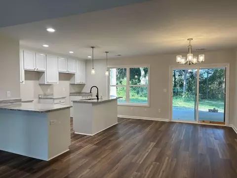 Kitchen - 3125 Foxcroft Cir, Sumter, SC 29154 photo 1 of 3