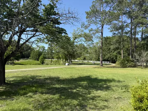 40 Sandalwood Ln, Sumter, SC 29154