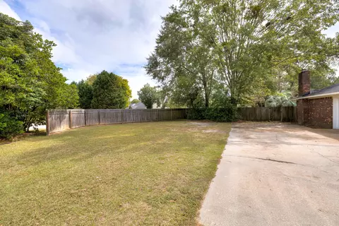 Exterior - 2202 Gingko Dr, Sumter, SC 29150 photo 4 of 10