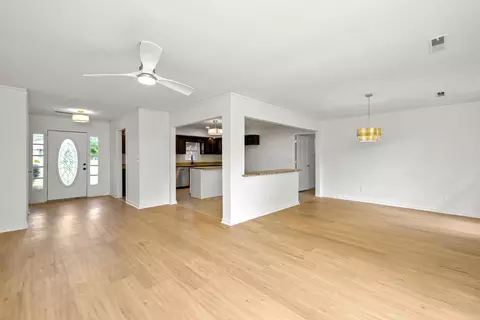 Living - 2202 Gingko Dr, Sumter, SC 29150 photo 3 of 6