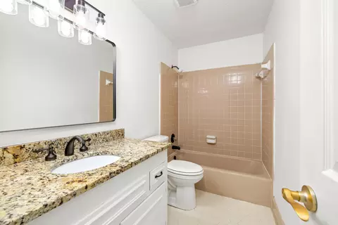 Bath - 2202 Gingko Dr, Sumter, SC 29150 photo 2 of 4