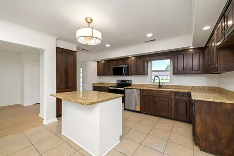 Kitchen - 2202 Gingko Dr, Sumter, SC 29150 photo 2 of 5
