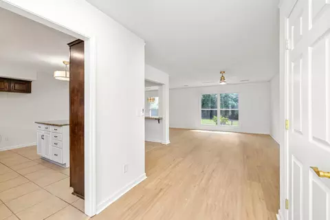 Entry Way - 2202 Gingko Dr, Sumter, SC 29150 photo 2 of 3