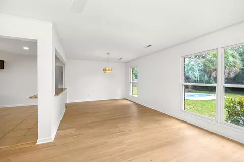 Living - 2202 Gingko Dr, Sumter, SC 29150 photo 2 of 6