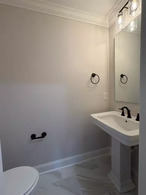 Bath - 1230 Freeport Dr, Sumter, SC 29154 photo 7 of 8