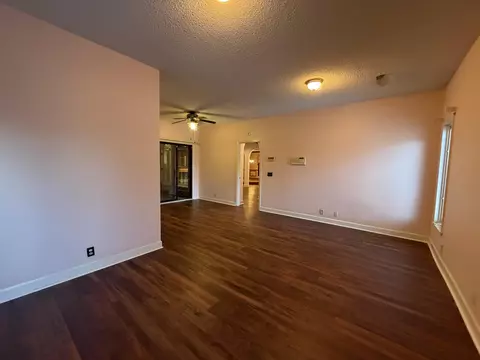 Living - 83 Hawks Cv, Sumter, SC 29150 photo 3 of 4