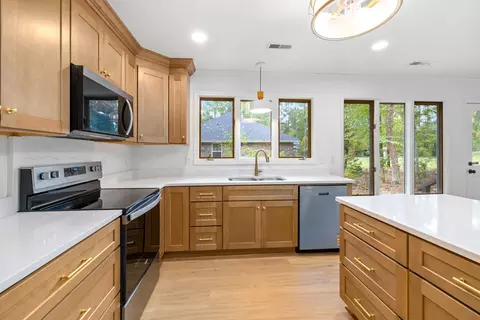 Kitchen - 960 Heather Ln, Sumter, SC 29154 photo 5 of 5