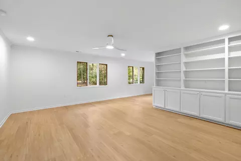 Living - 960 Heather Ln, Sumter, SC 29154 photo 5 of 5