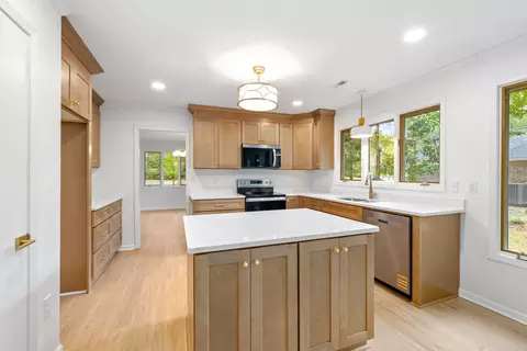 Kitchen - 960 Heather Ln, Sumter, SC 29154 photo 4 of 5