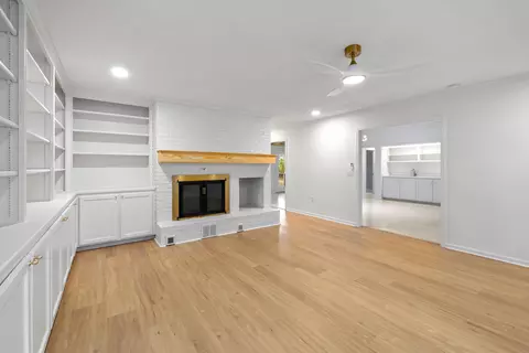 Living - 960 Heather Ln, Sumter, SC 29154 photo 2 of 5