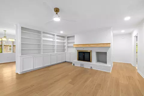 Living - 960 Heather Ln, Sumter, SC 29154 photo 3 of 5
