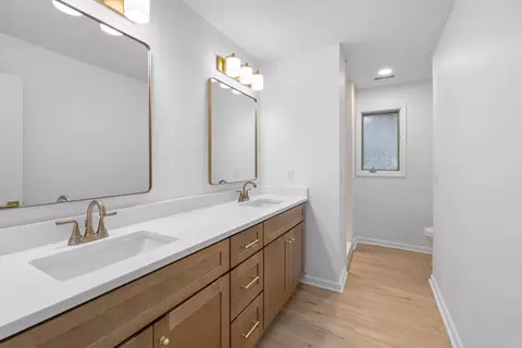 Bath - 960 Heather Ln, Sumter, SC 29154 photo 7 of 8