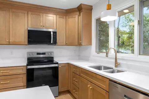 Kitchen - 960 Heather Ln, Sumter, SC 29154 photo 3 of 5