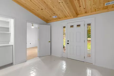 Entry Way - 960 Heather Ln, Sumter, SC 29154 photo 2 of 3
