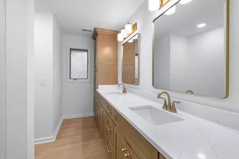 Bath - 960 Heather Ln, Sumter, SC 29154 photo 6 of 8