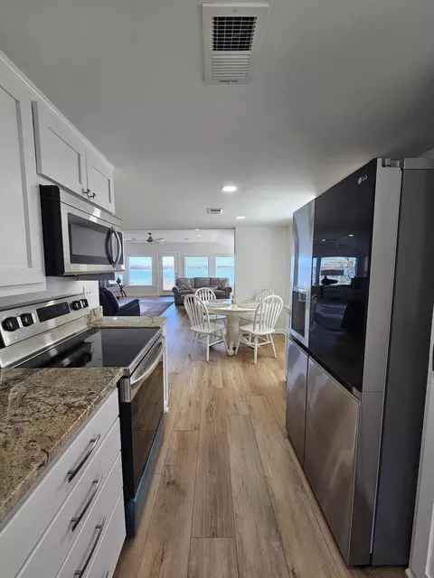 Kitchen - 793 Stumphole Rd, Elloree, SC 29047 photo 3 of 4