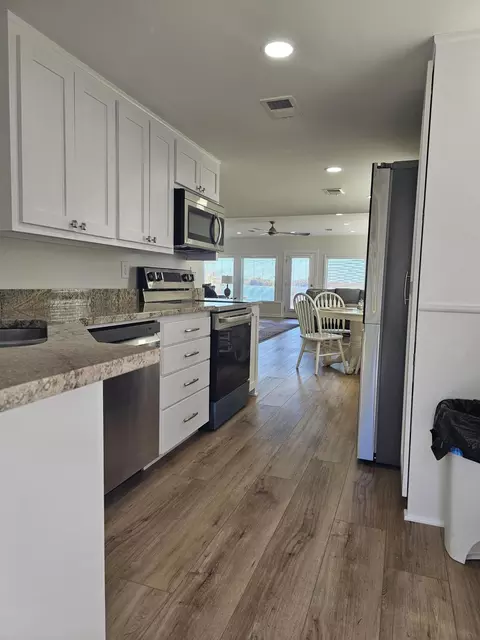 Kitchen - 793 Stumphole Rd, Elloree, SC 29047 photo 2 of 4