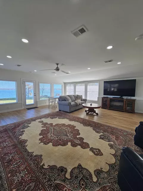 Living - 793 Stumphole Rd, Elloree, SC 29047 photo 6 of 6