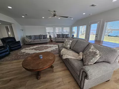 Living - 793 Stumphole Rd, Elloree, SC 29047 photo 5 of 6