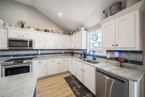 Kitchen - 3565 Katwallace Cir, Sumter, SC 29154 photo 3 of 3