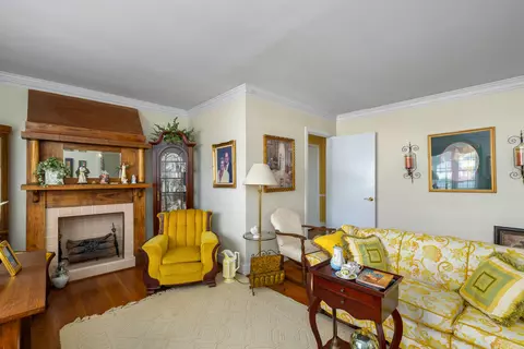 Living - 302 Stuckey St, Sumter, SC 29150 photo 2 of 5