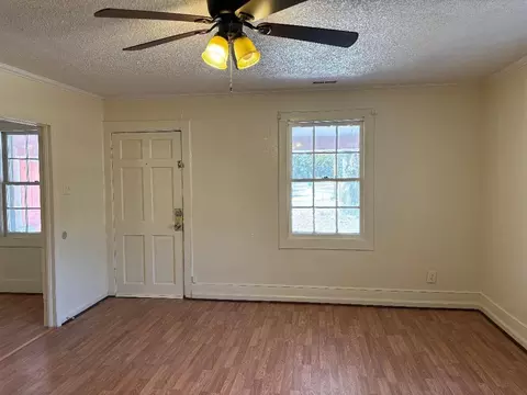Living - 100 E Hunter St, Sumter, SC 29153 photo 2 of 2