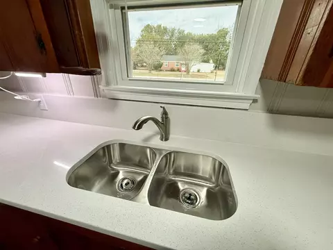 Kitchen - 6 Thomas Dr, Sumter, SC 29150 photo 4 of 7