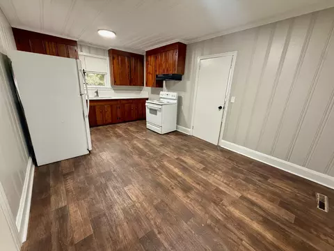 Kitchen - 6 Thomas Dr, Sumter, SC 29150 photo 1 of 7