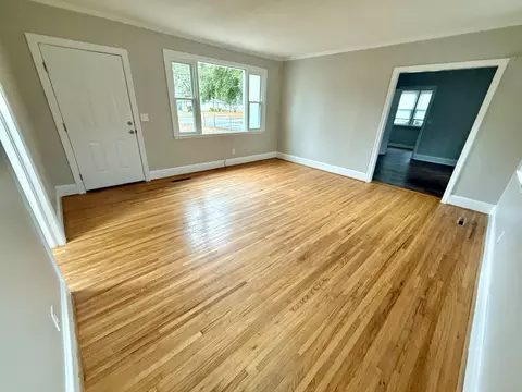 Living - 6 Thomas Dr, Sumter, SC 29150 photo 1 of 2