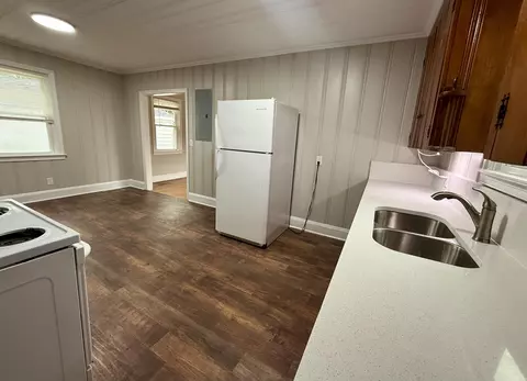 Kitchen - 6 Thomas Dr, Sumter, SC 29150 photo 7 of 7