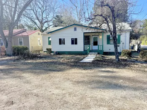 39 Tip Top Dr, Greeleyville, SC 29056