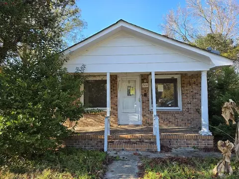 206 Harlem St, Bishopville, SC 29010